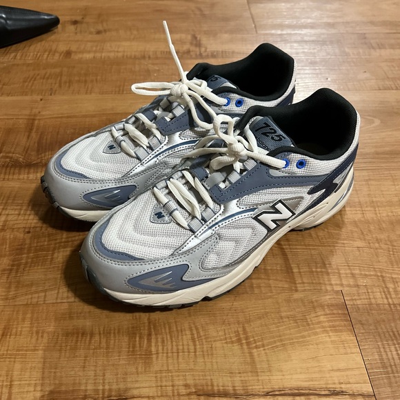 New Balance 725 💙 - Picture 1 of 9